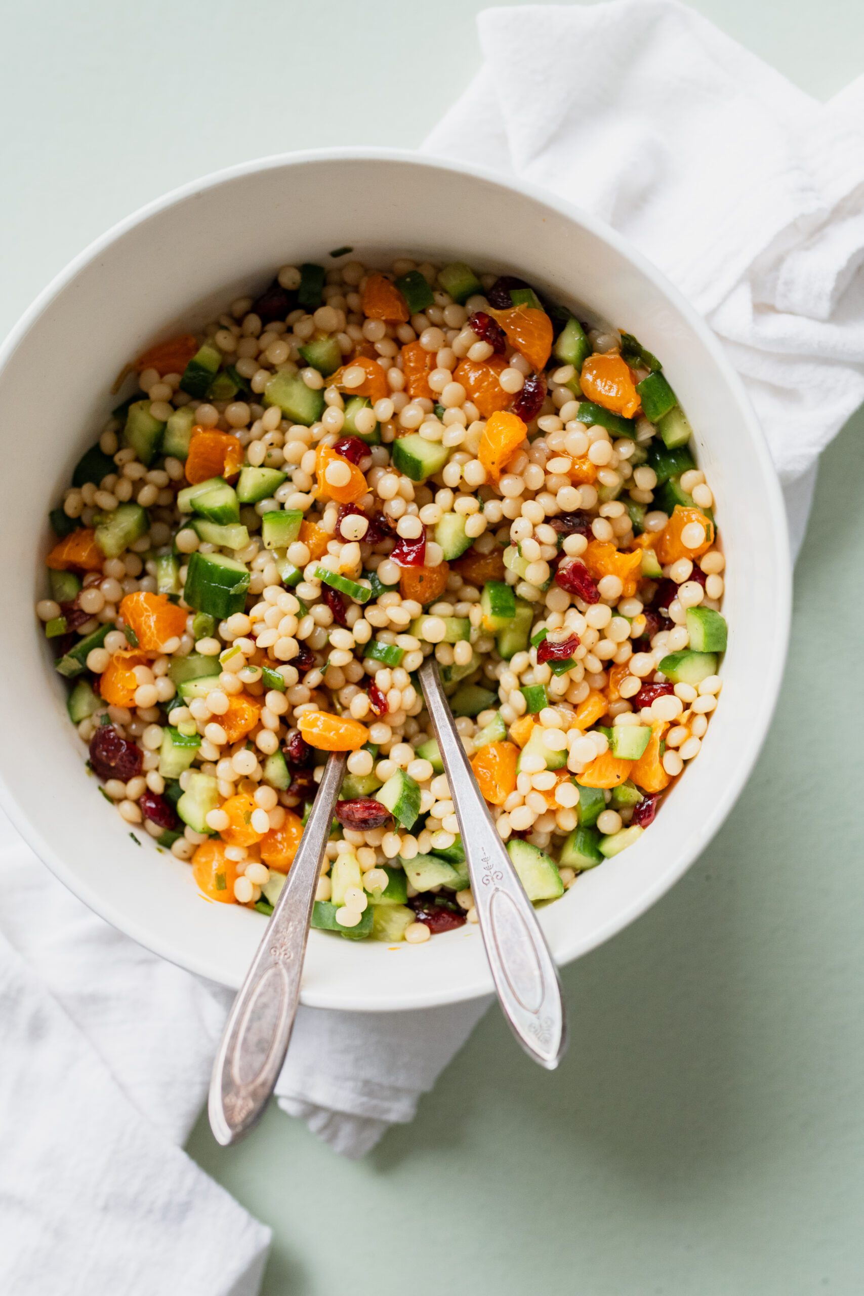 Salade de couscous perlé aux clémentines et canneberges